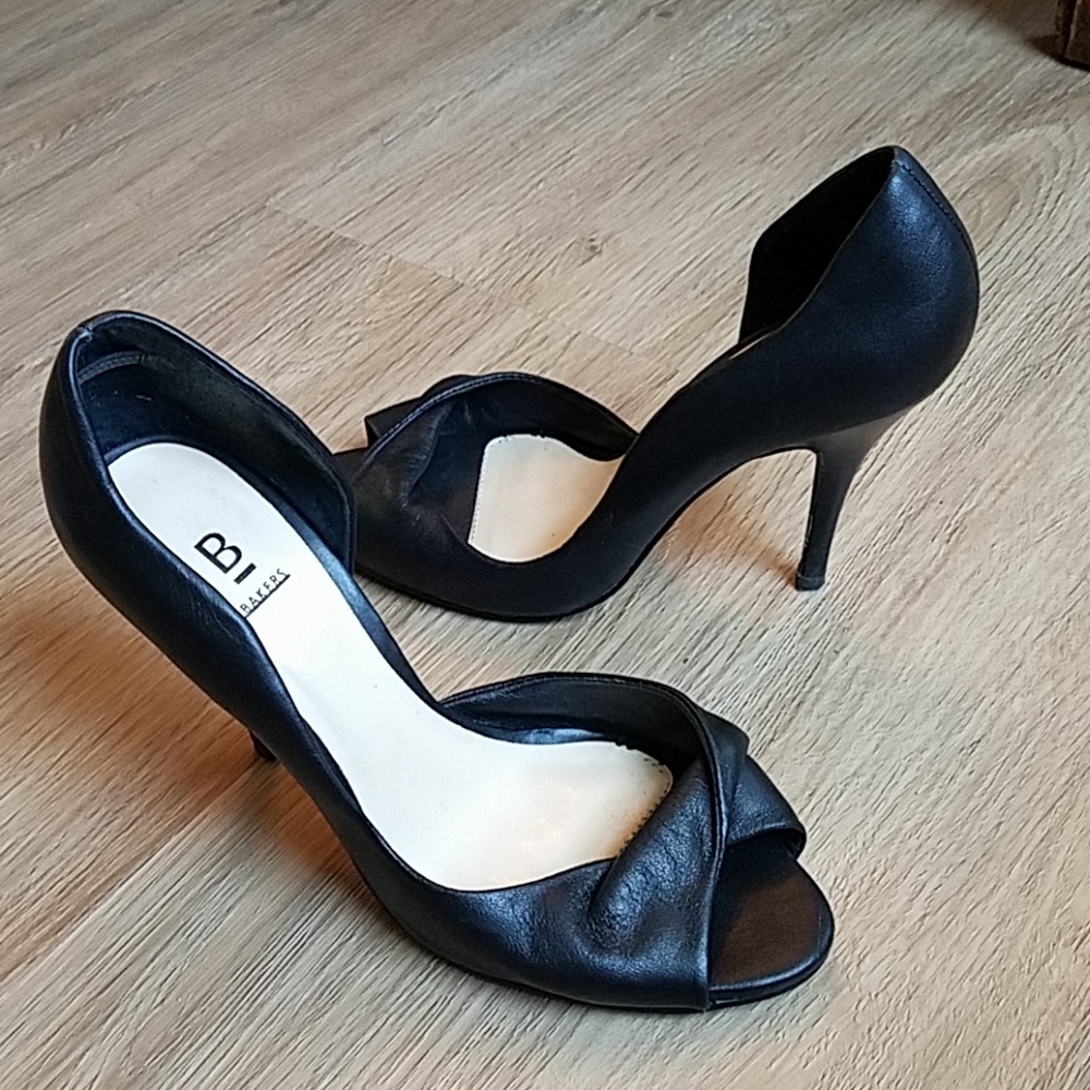 Ladies Black Dorsay Pumps